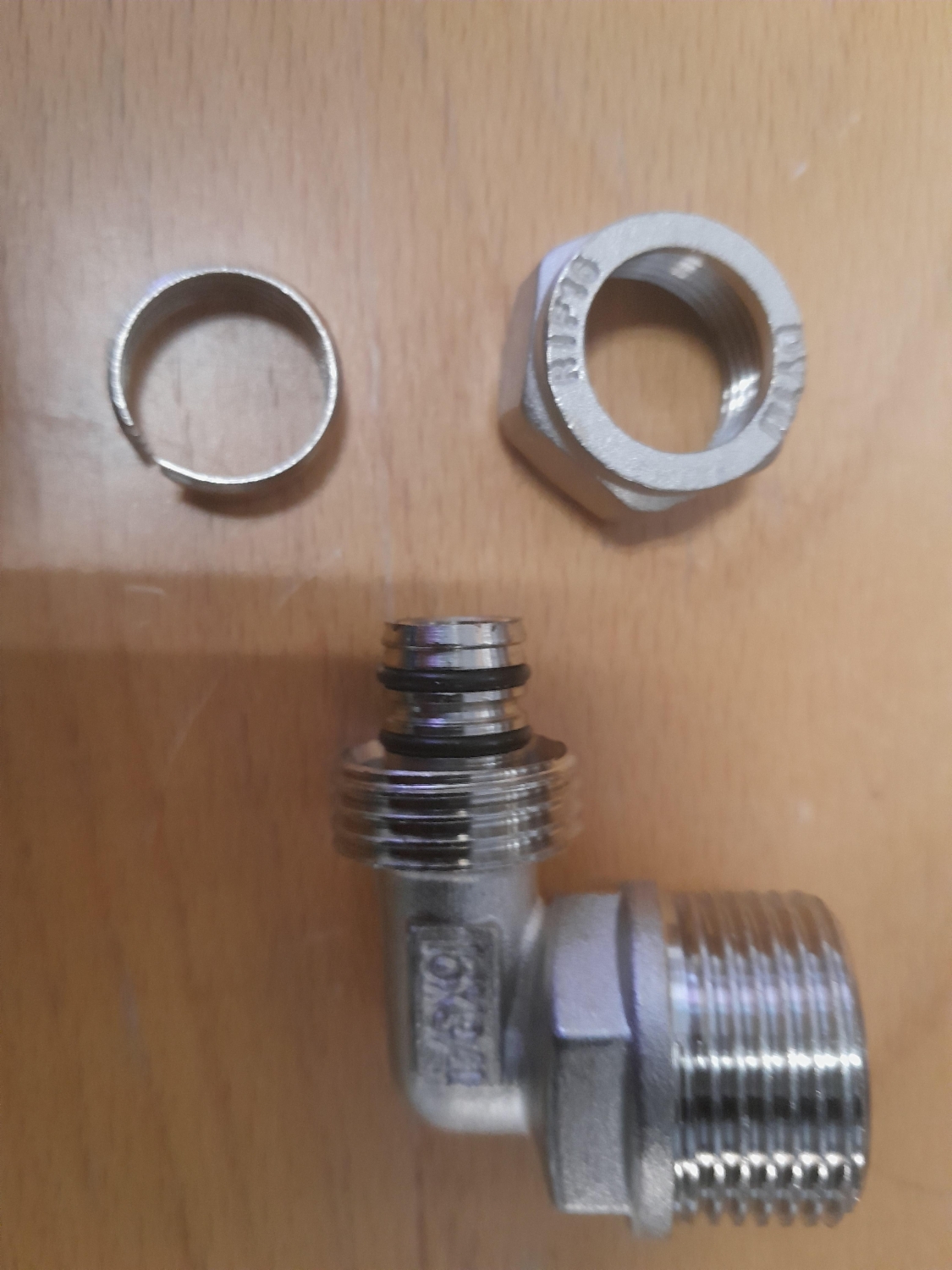 Lapsek Oy - Komposiittiliitin puserrus 90ast